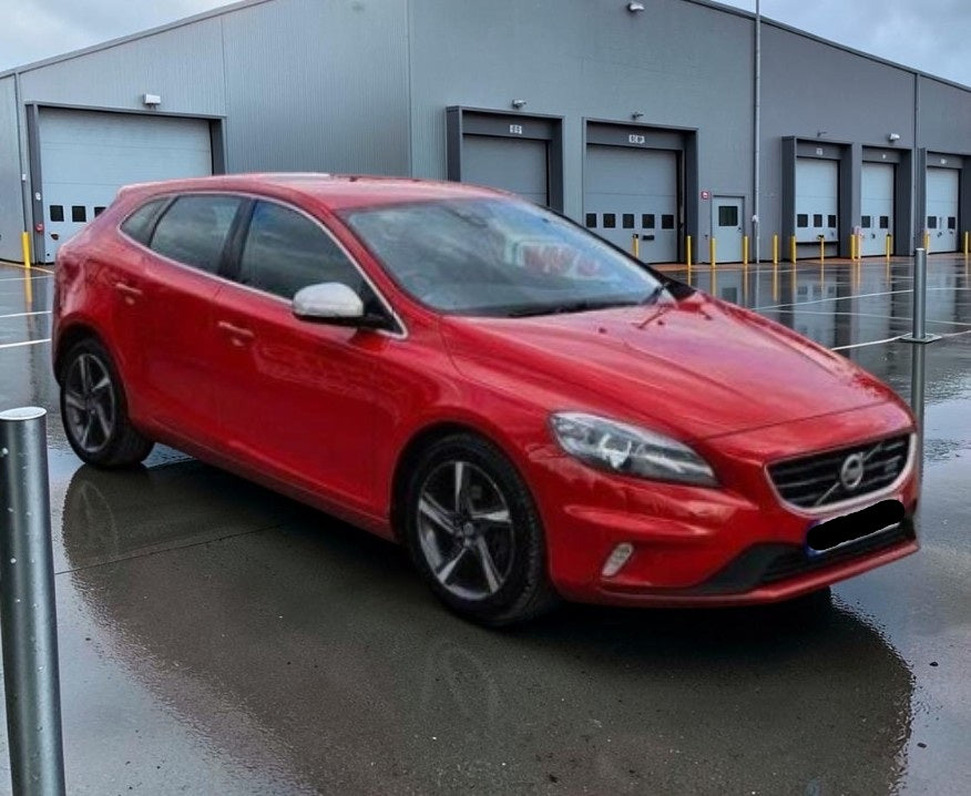**(ONLY 81K MILEAGE)** 2014 VOLVO V40 R-DESIGN D3 AUTO 1984CC DIESEL AUTOMATIC HATCHBACK RED