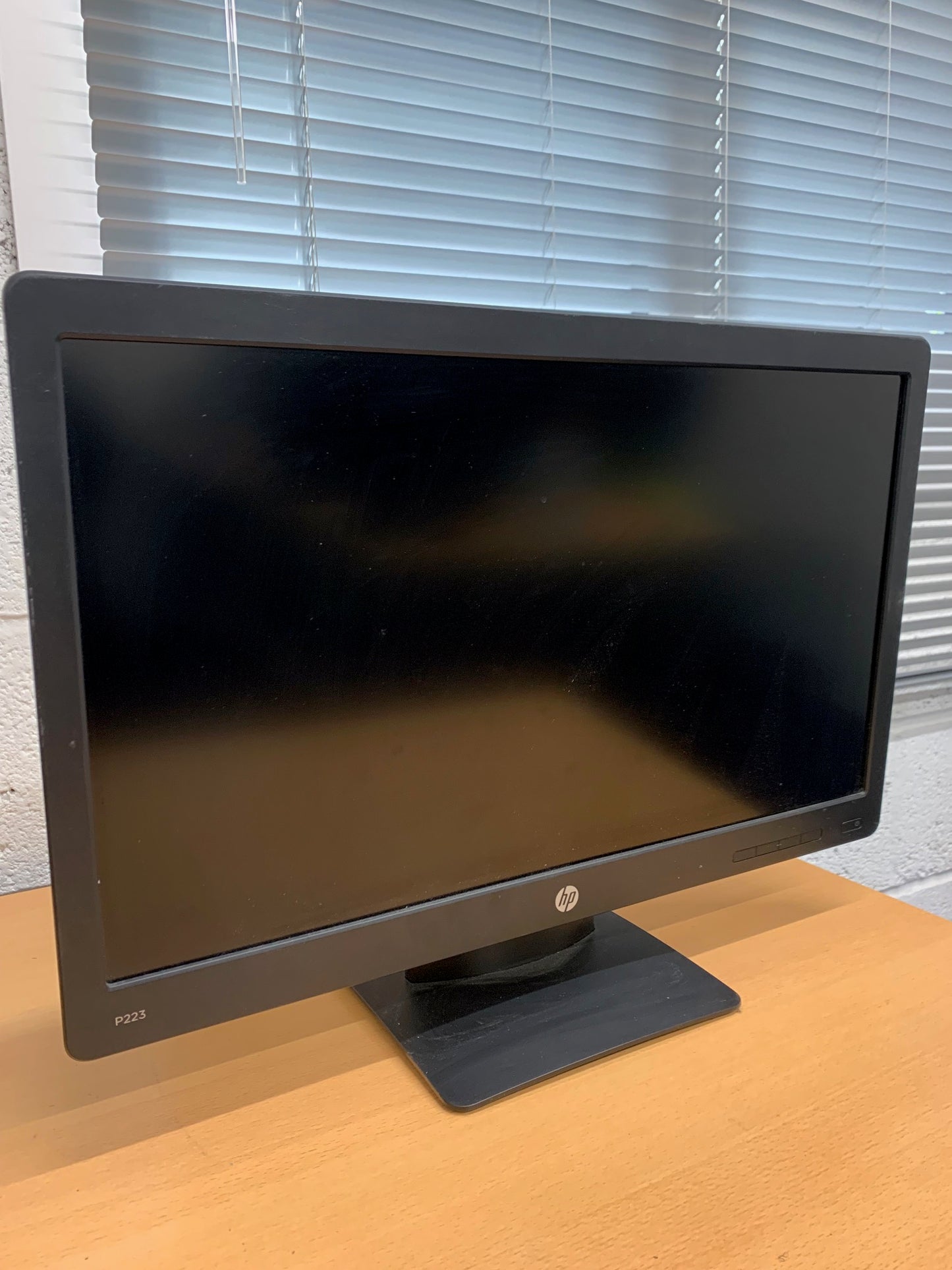 HP PRODISPLAY P223 21.5" FULL HD MONITOR - GRADE C / USED