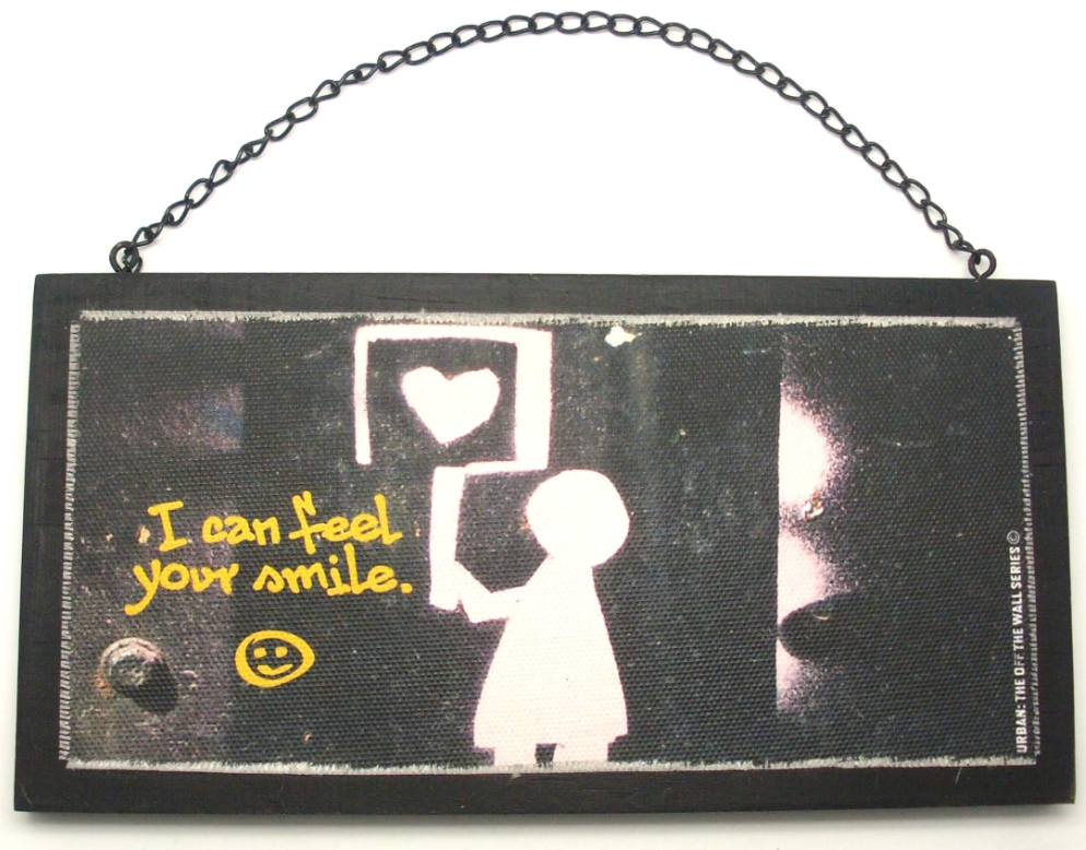 192 X HANGING WOODEN PLAQUE-SMILE TXT