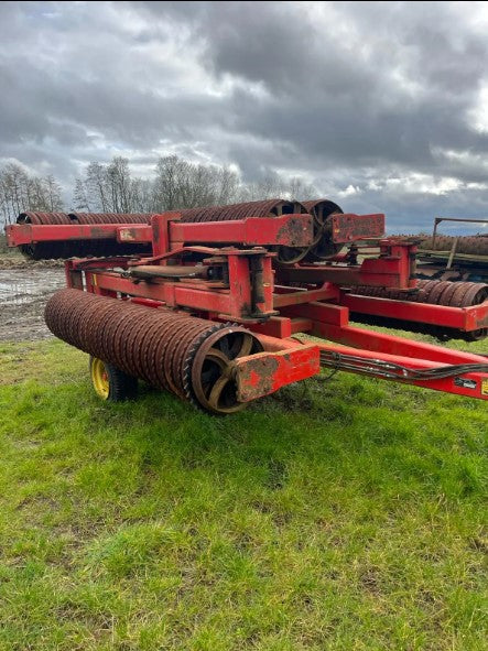QUIVOGNE 12.3M FOLDING ROLLERS YEAR: 2004