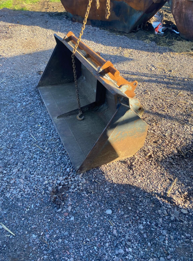 BUCKET WITH CHILTON BRACKETS