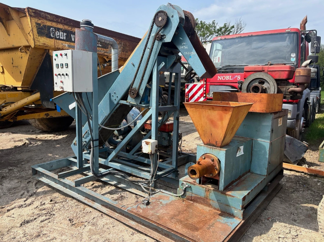 TWIN DIESEL ENGINE BRIQUETTE WASTE WOOD MAKING MACHINE – TREE WASTE LOGS PELLETS FIREWOOD