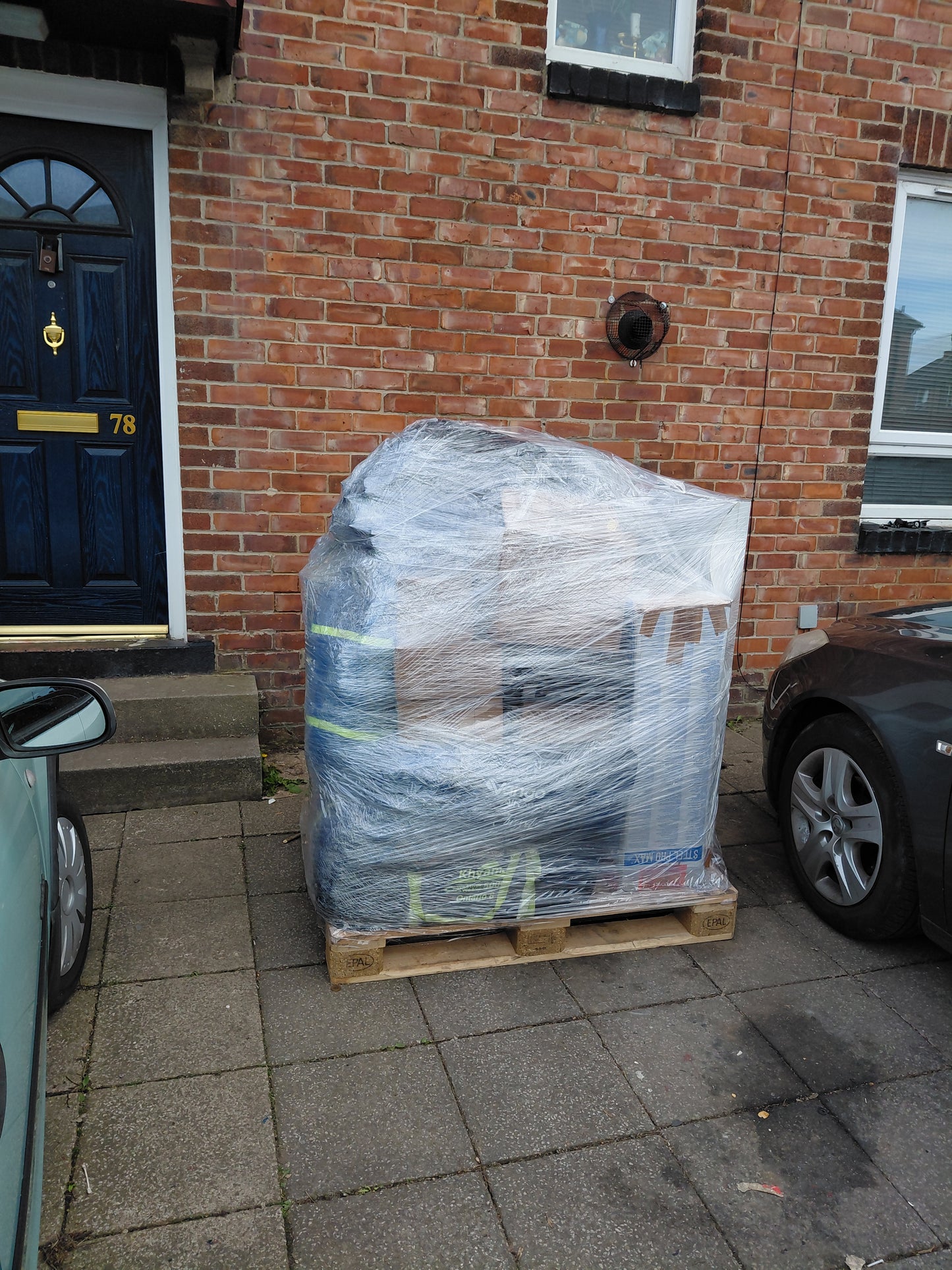 PALLET OF OUTDOOR ITEMS SHOP STOCK COMPANY CLEARANCE AND CLOSED BUISNESS