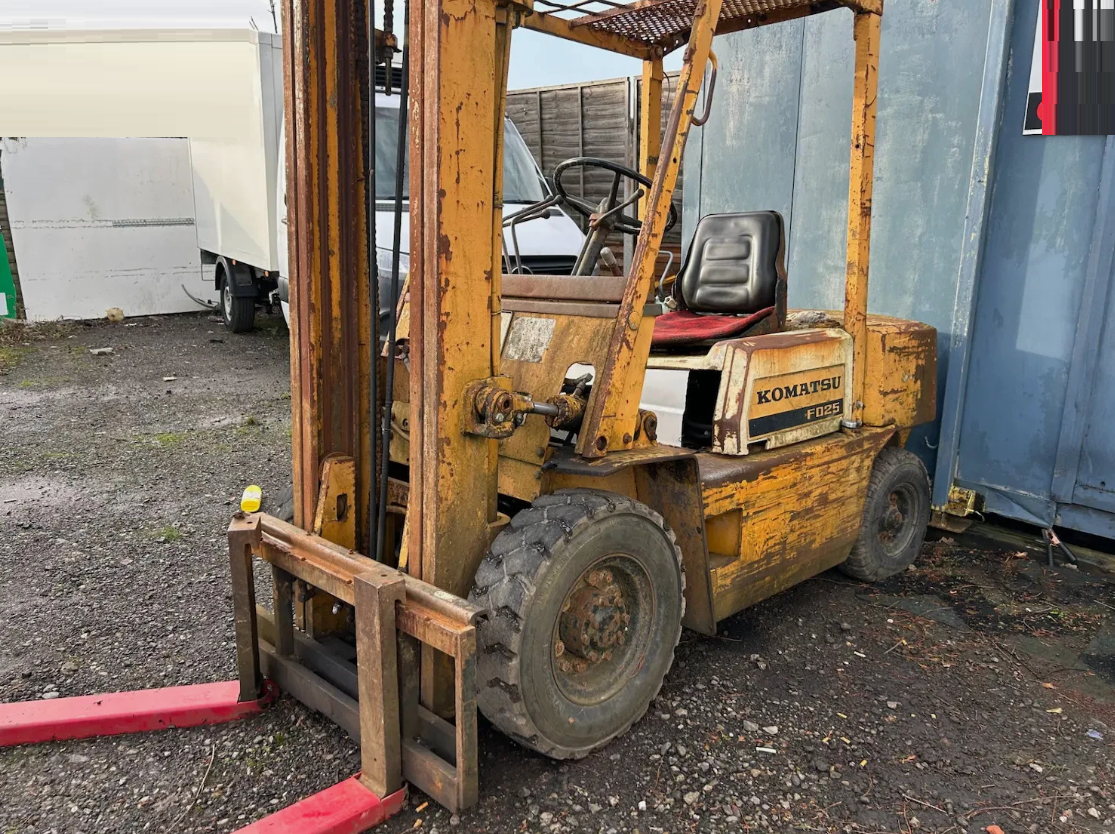 1979 KOMATSU FD25 FORKLIFT 2,100 CC MANUAL DIESEL