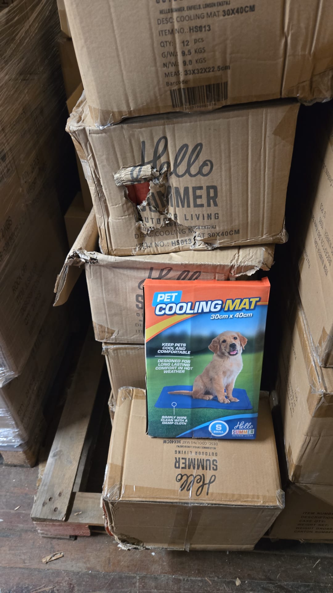 DOG COOLING MATS PALLET – 85 UNITS – BRAND NEW, MIXED PACKAGING CONDITION