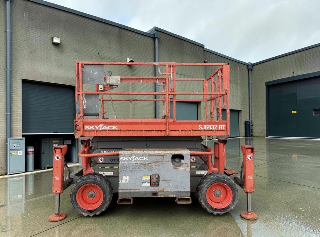 2013 SKYJACK SJ 6832 RT 12M ROUGH TERRAIN SCISSOR LIFT