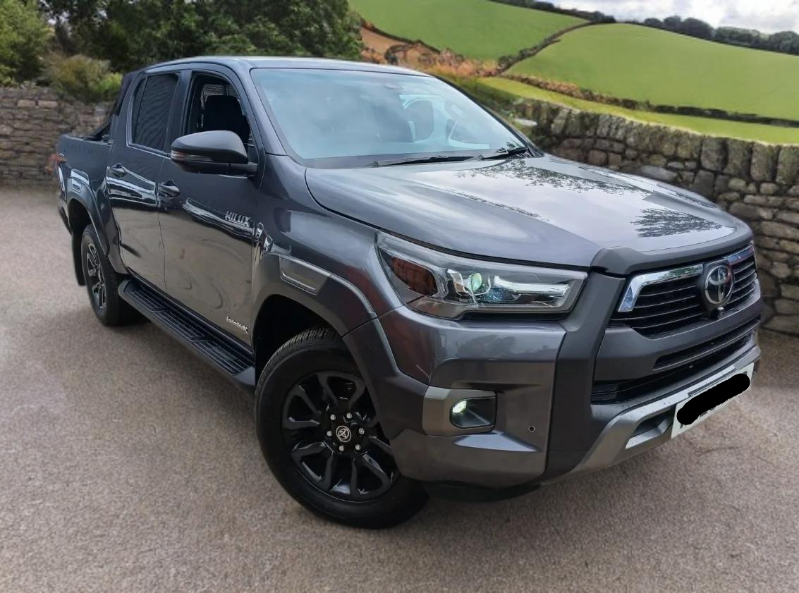 **(ONLY 11K MILEAGE)** 2023 TOYOTA HILUX INVINCIB X 2.8 D-4D4WD DCB PICK >>--NO VAT ON HAMMER--<<