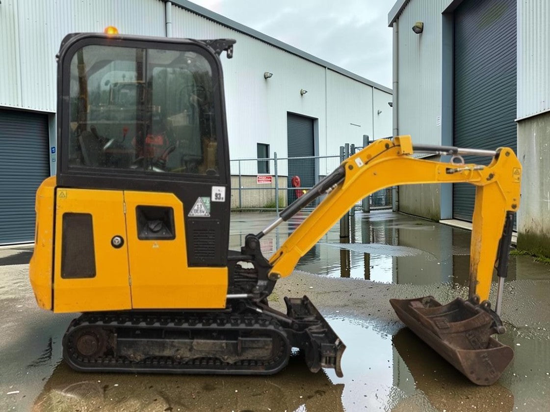 2022 JCB 16C-1 1.7T MINI EXCAVATOR / DIGGER – 542 HOURS, CAB, 2 BUCKETS