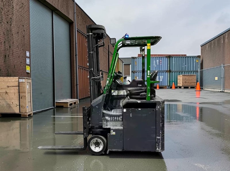 **(INCLUDES CHARGER)** 2019 COMBILIFT CBE 3000 ELECTRIC FORKLIFT