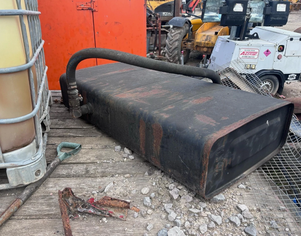 USED HYVA STEEL HYDRAULIC TANK – SKIP WAGON / HOOK LIFT TRUCK