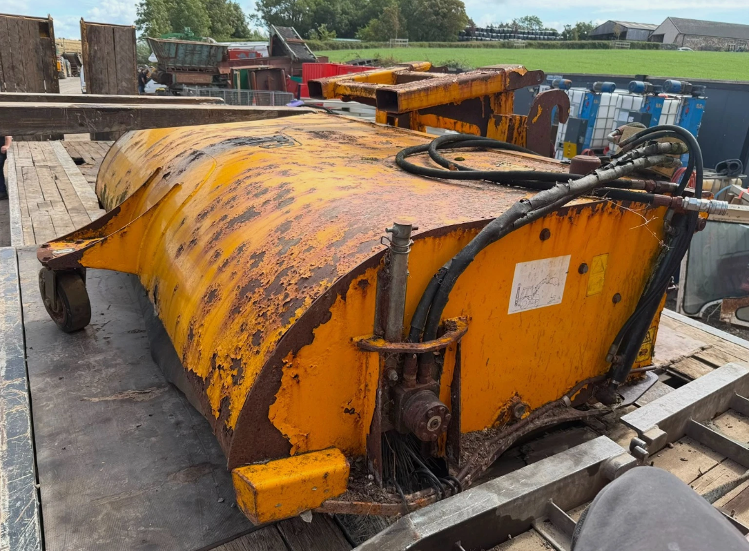 JCB SC240 ROAD SWEEPER BRUSH ATTACHMENT – LOADALL / TELEHANDLER