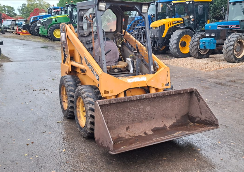 MUSTANG 2044 SKID STEER LOADER