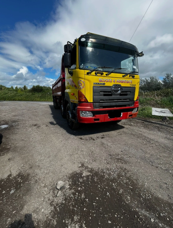 2008 HINO 700 8X4 TIPPER LORRY