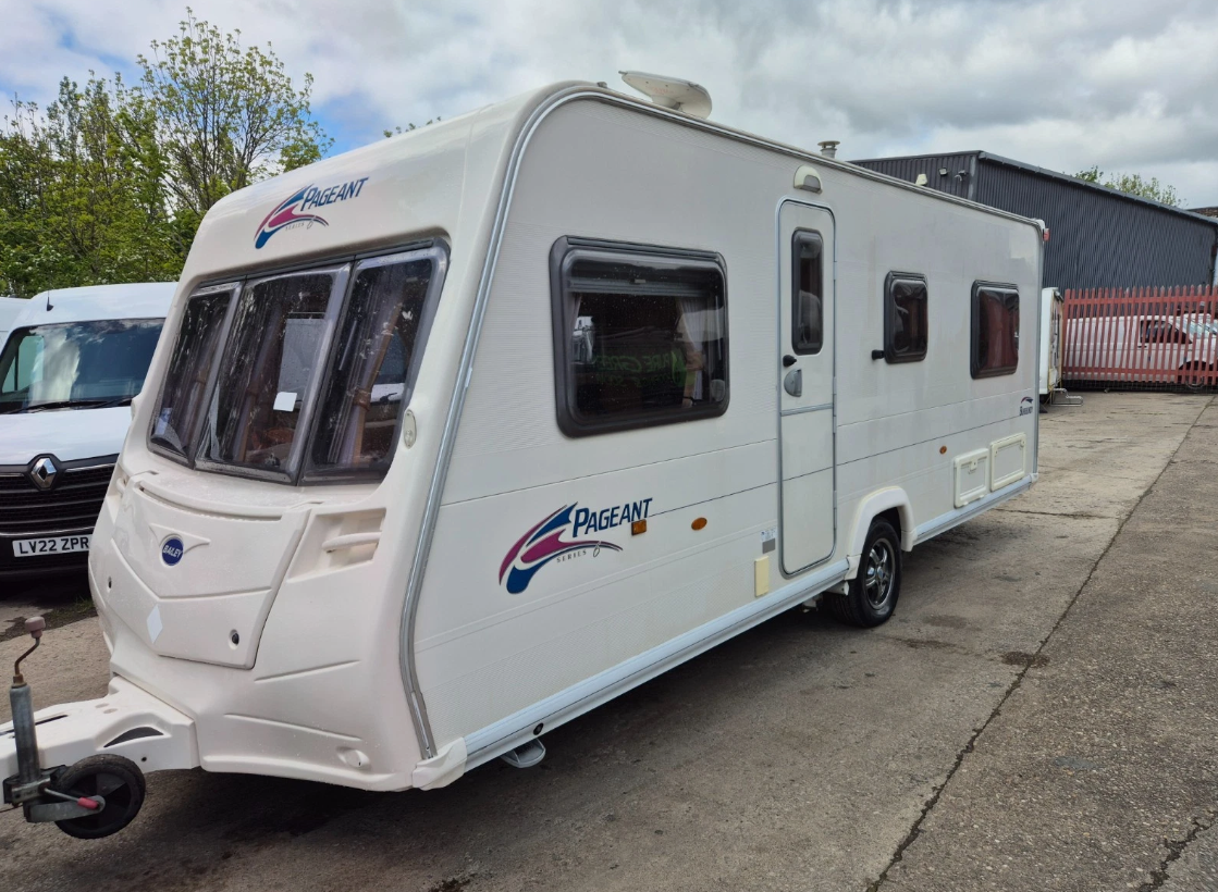 2009 BAILEY PAGEANT SERIES 6 BURGUNDY 4-BERTH TOURING CARAVAN >>--NO VAT ON HAMMER--<<