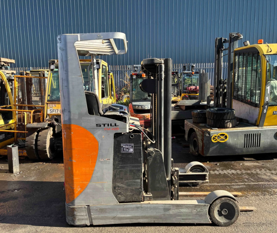 **(INCLUDES CHARGER)** 2015 STILL FM-X25 ELECTRIC FORKLIFT