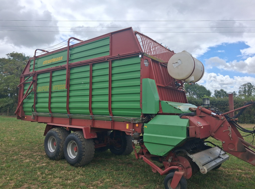 STRAUTMANN SUPER VITESSE 2 FORAGE WAGON