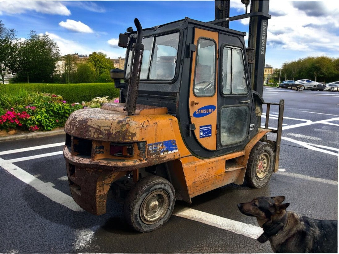 SAMSUNG SE45D DIESEL FORKLIFT TRUCK – 4.5 TON LIFT – LONG FORKS – FULL CAB