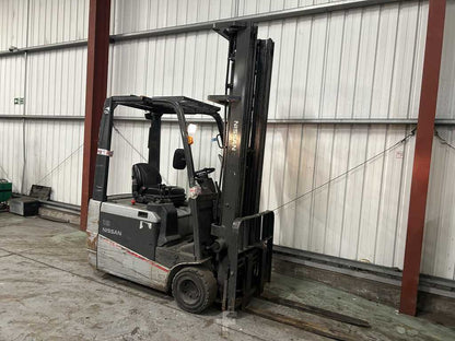 **(INCLUDES CHARGER)** 2013 NISSAN AG1N1L18Q ELECTRIC 3-WHEEL FORKLIFT