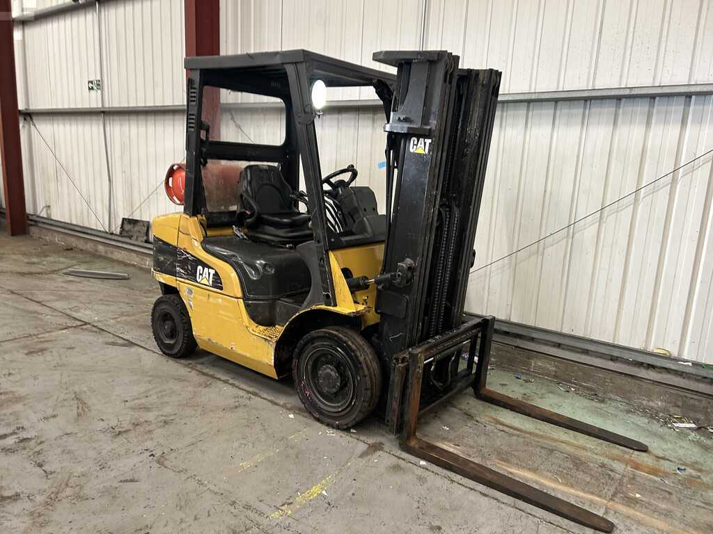 CAT LIFT TRUCKS GP25NT LPG FORKLIFT – 2013