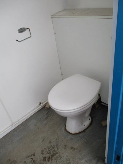 16FT SHIPPING CONTAINER TOILET BLOCK – 4 TOILETS, URINAL, AND SINKS