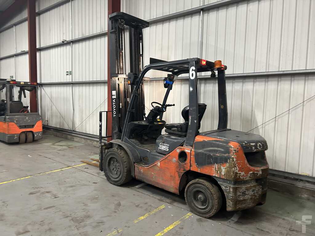 TOYOTA 02-8FDGF35 DIESEL FORKLIFT - 2018 MODEL