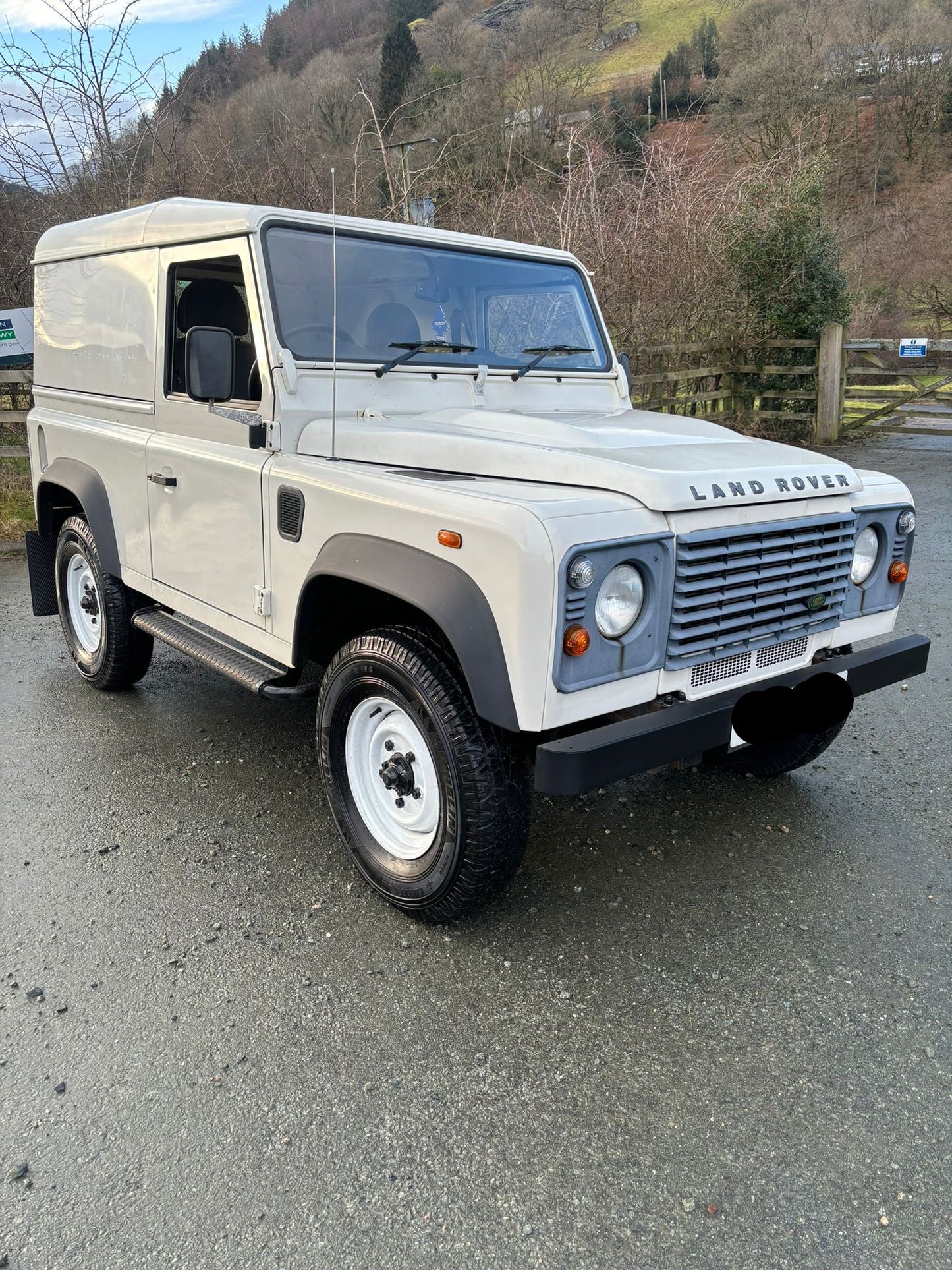 2009 LAND ROVER DEFENDER 90 HARD TOP – 56,000 MILES – DIRECT FROM NHS