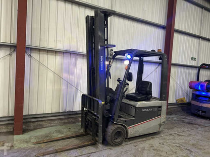 **(INCLUDES CHARGER)** 2013 NISSAN AG1N1L18Q ELECTRIC 3-WHEEL FORKLIFT – 1,800 KG CAPACITY