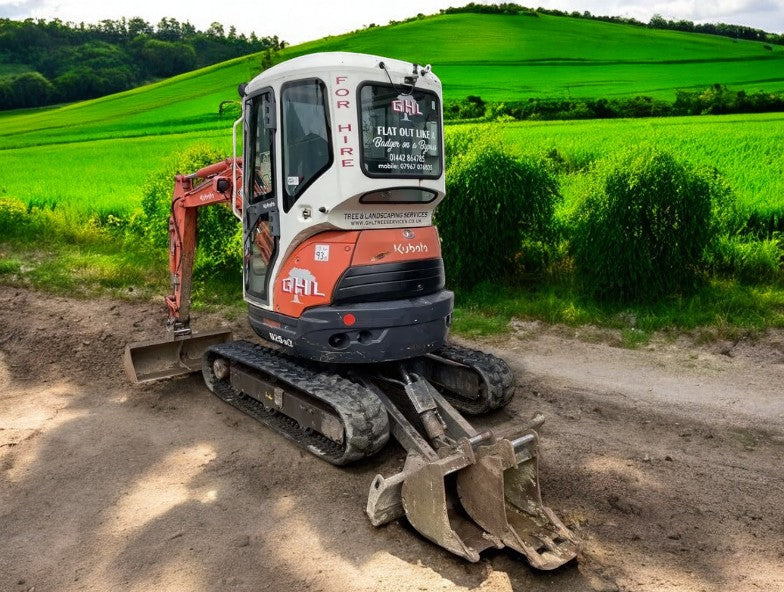 KUBOTA U25-3 MINI EXCAVATOR (2011) – 2.5T