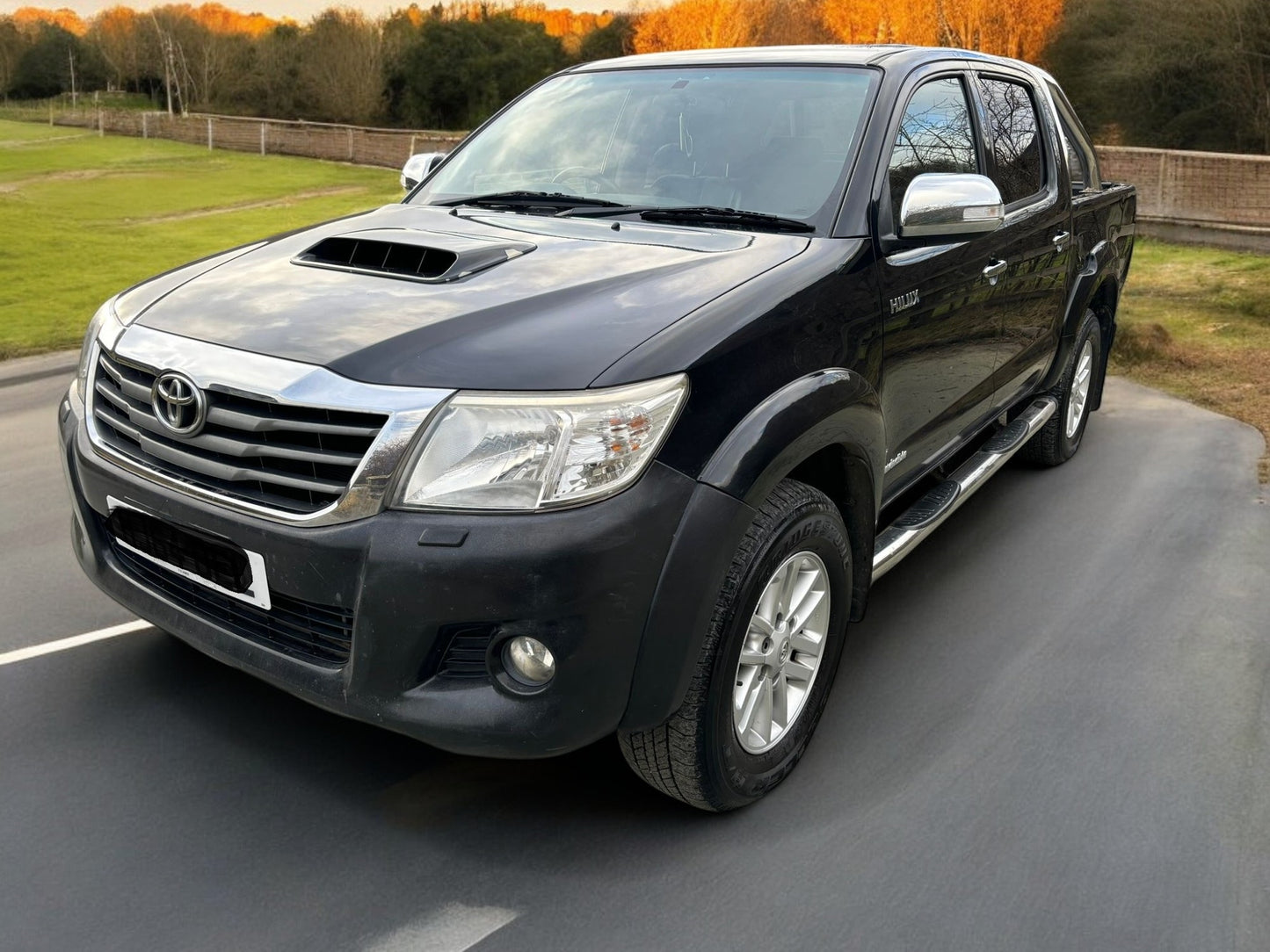 2015 TOYOTA HILUX INVINCIBLE 3.0 D-4D 4X4 PICKUP TRUCK