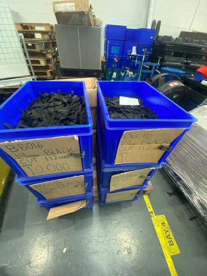 PALLET OF MIXED ELASTIC PIECES