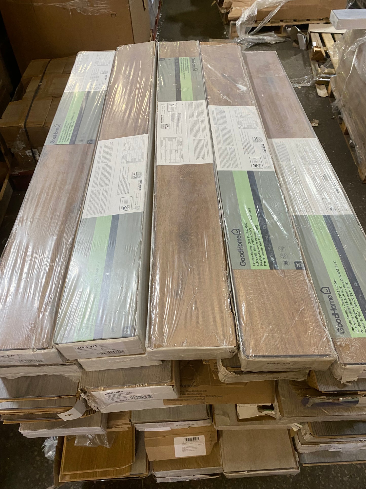 PALLET OF LAMINATE FLOORING & LVP NEW