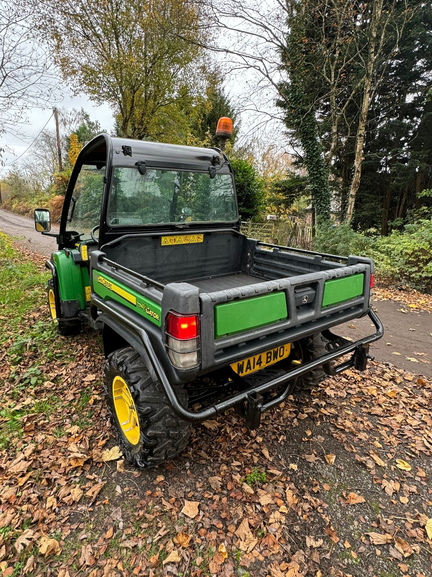 THIS 2014 JOHN DE2014 JOHN DEERE GATOR 855D