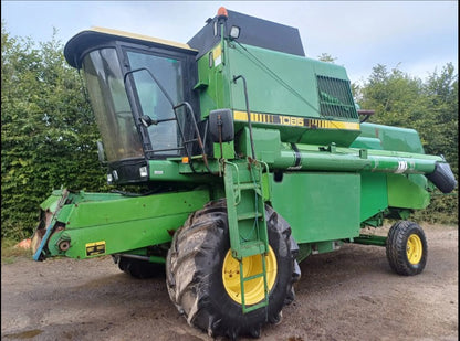 JOHN DEERE 1085 COMBINE HARVESTER