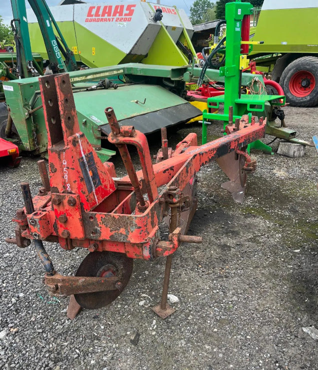 MASSEY FERGUSON 160 3-FURROW PLOUGH