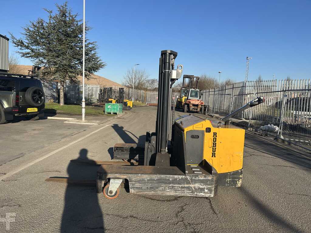 **(INCLUDES CHARGER)** ROBUR SBP XT HD 4VR 2520 FOUR-WAY TRUCK – 2018