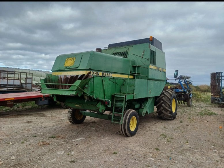 JOHN DEERE 1085 COMBINE HARVESTER