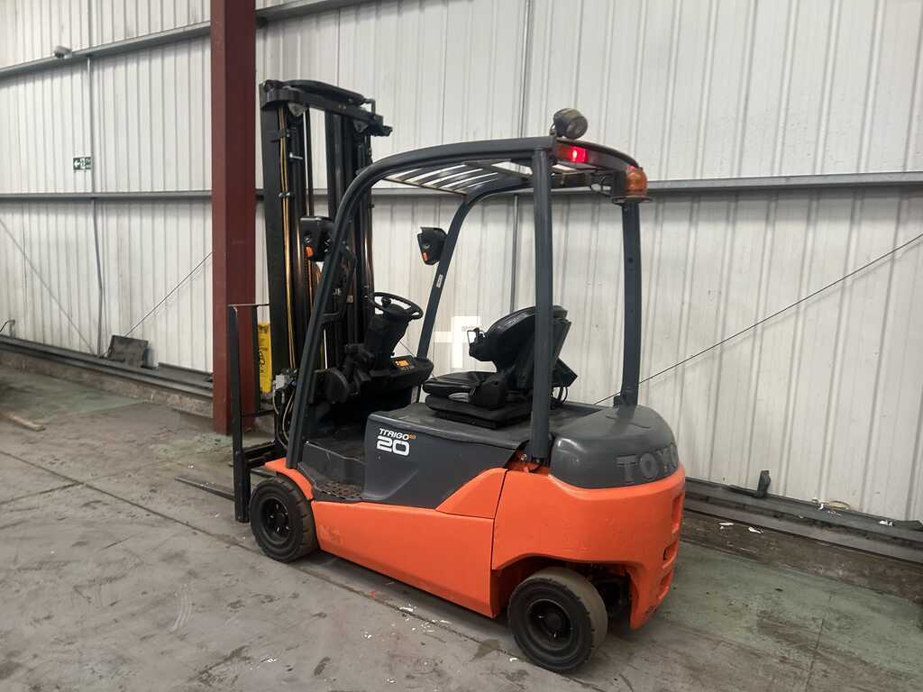**(INCLUDES CHARGER)** 2013 TOYOTA 8FBMT20 4-WHEEL ELECTRIC FORKLIFT – 2,000KG CAPACITY
