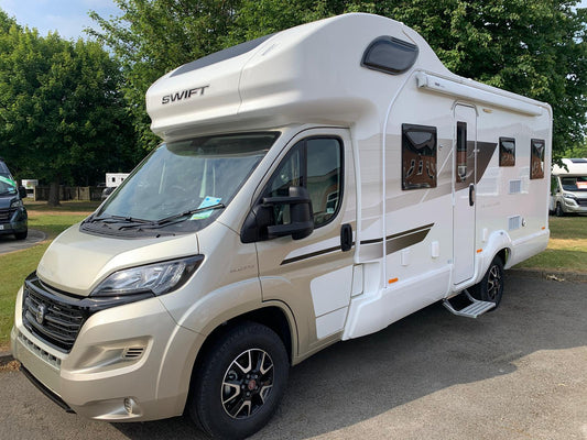 2020 SWIFT FANTASTIC MOTORHOME - APPROX ONLY 5K MILES - CRUISE CONTROL + REVERSE CAM + MORE