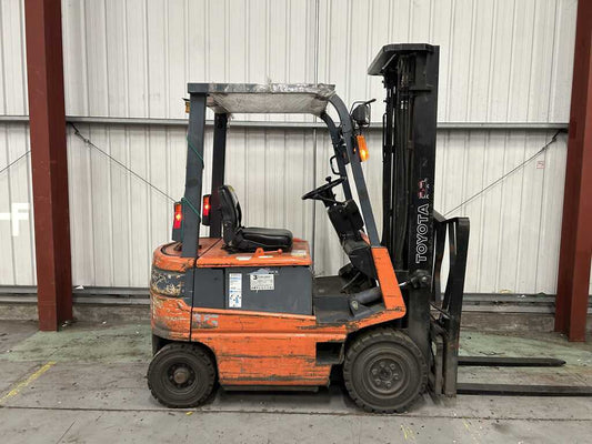 1995 TOYOTA FBMF16 ELECTRIC FORKLIFT **(INCLUDES CHARGER)**