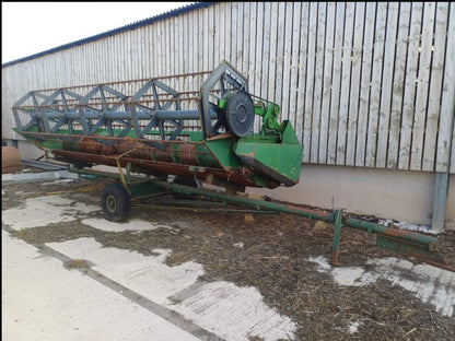 JOHN DEERE 1085 COMBINE HARVESTER