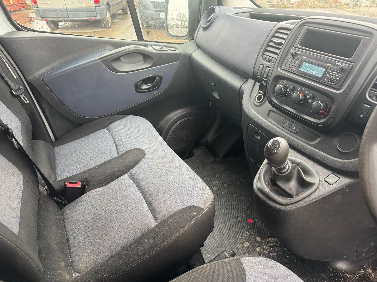 2016 VAUXHALL VIVARO COMBI CDTI S/S – 9 SEATER BUS – EURO 6