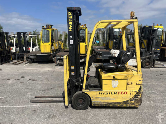 2005 HYSTER ELECTRIC 3-WHEEL FORKLIFT J1.60XMT**(INCLUDES CHARGER)**