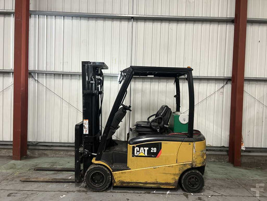 **(INCLUDES CHARGER)** 2017 CAT EP20PN ELECTRIC 4-WHEEL FORKLIFT – 2,000KG CAPACITY, 4,750MM LIFT