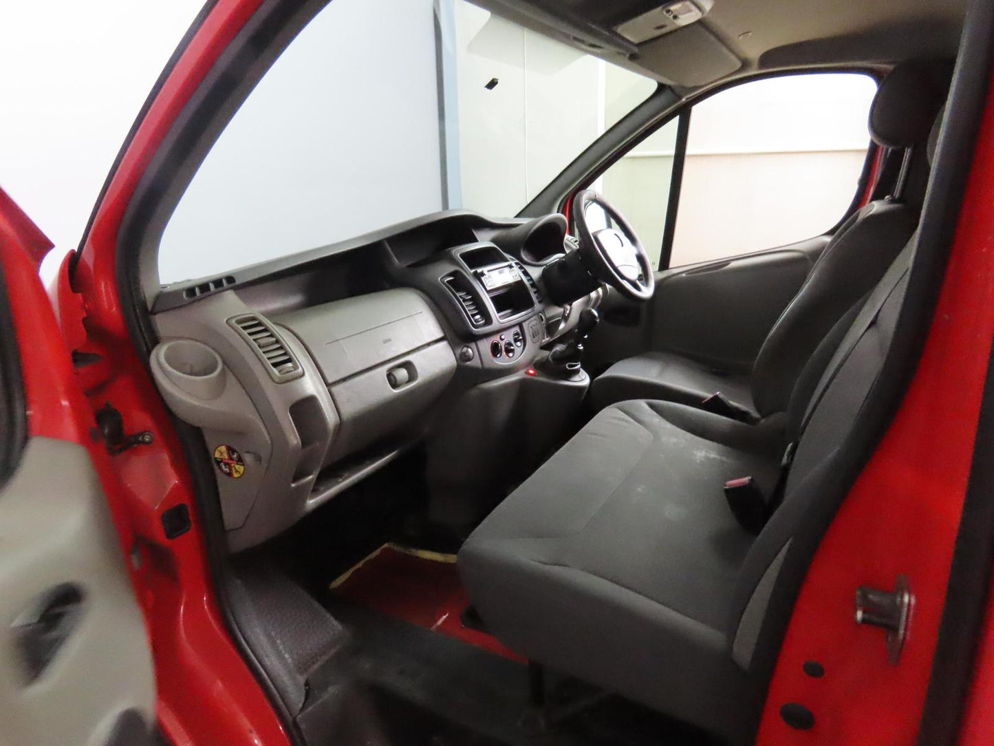 2013 VAUXHALL VIVARO 2900 ECOFLEX CDTI LWB PANEL VAN **(ONLY 100K MILEAGE)**