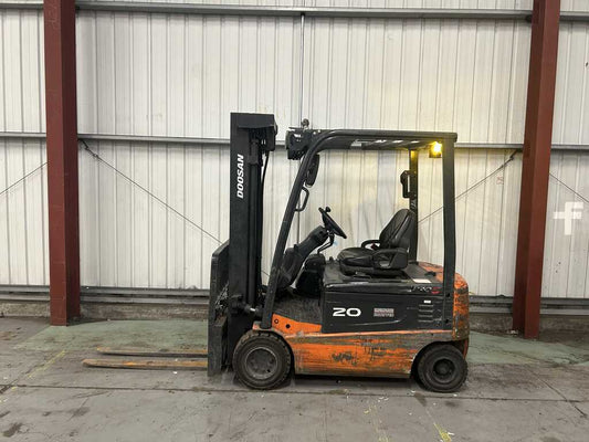 **(INCLUDES CHARGER)** DOOSAN B20X-5AC ELECTRIC FORKLIFT