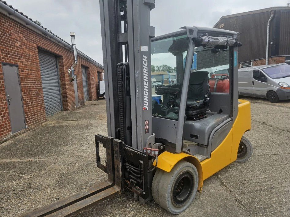 2017 JUNGHEINRICH DFG535S LPG FORKLIFT – 3.5 TON LIFT