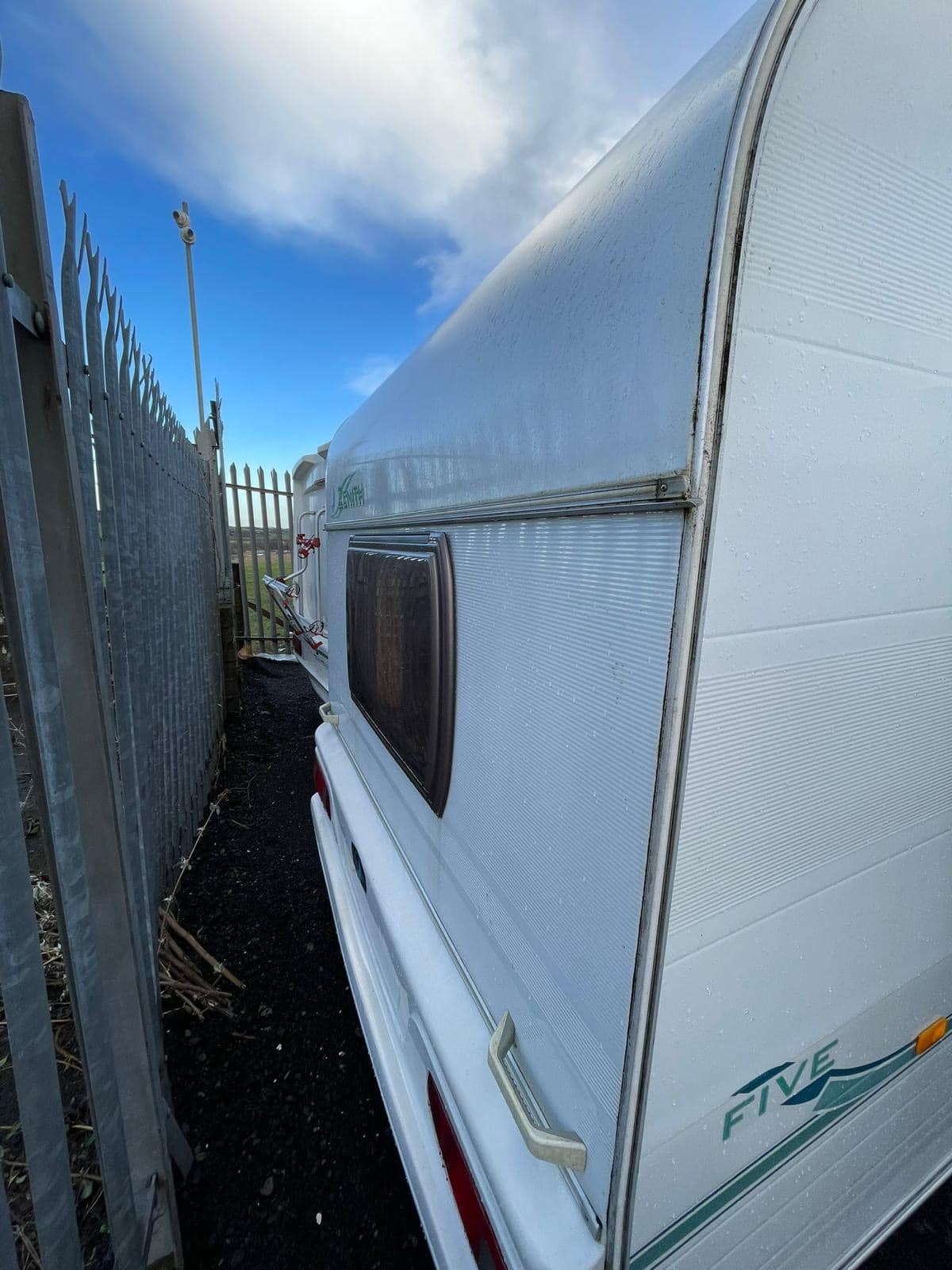 2005 LUNAR ZENITH FIVE TOURING CARAVAN - 5 BERTH, FULLY EQUIPPED, IMMACULATE CONDITION