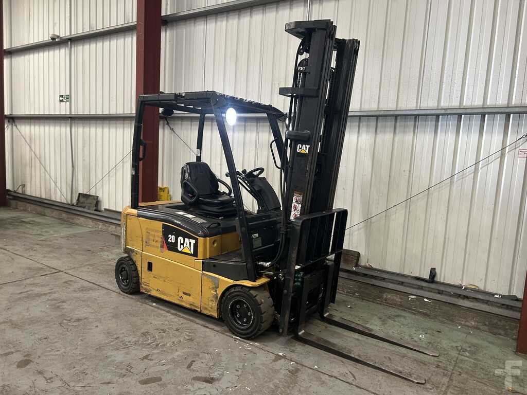 **(INCLUDES CHARGER)** 2017 CAT EP20PN 4-WHEEL ELECTRIC FORKLIFT – 2,000KG CAPACITY