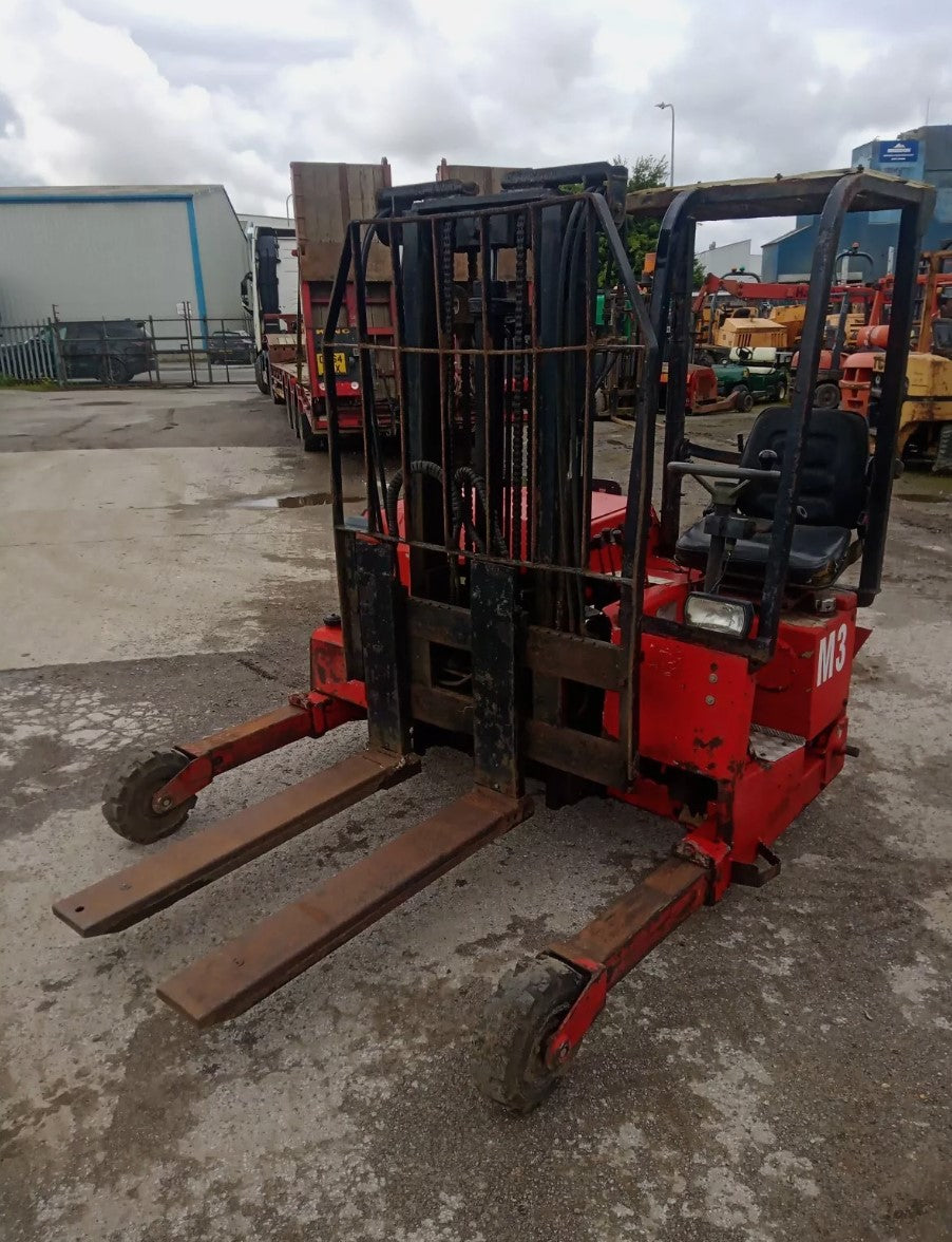 **SPECIAL CLEARANCE** MOFFETT MOUNTY M1501 FORKLIFT