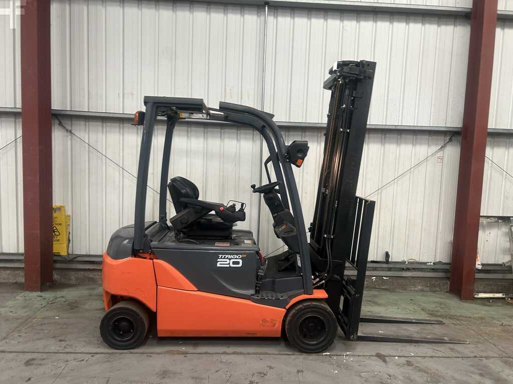 **(INCLUDES CHARGER)** 2013 TOYOTA 8FBMT20 4-WHEEL ELECTRIC FORKLIFT – 2,000KG CAPACITY